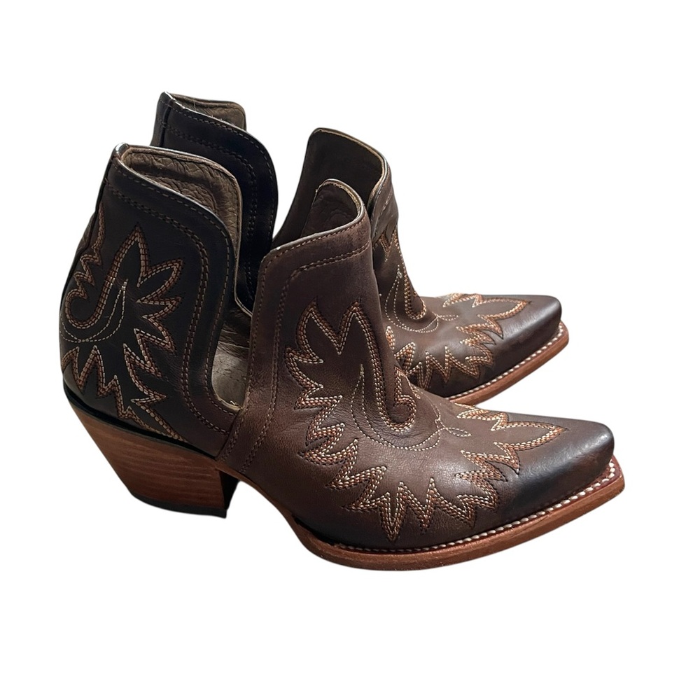 Ariat Dixon women’s western ankle boots in Weathered Brown leather, size 6 B